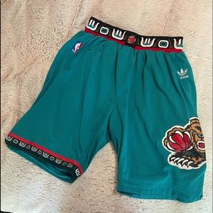 OFFER! Vintage Adidas Vancouver/Memphis Grizzlies Shorts